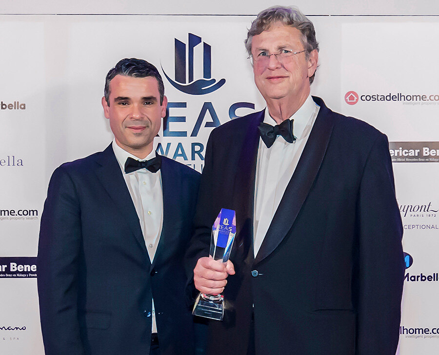 Christopher Clover and the Mayor of Marbella at the presentation of the REAS Award for lifetime achievement in 2016.