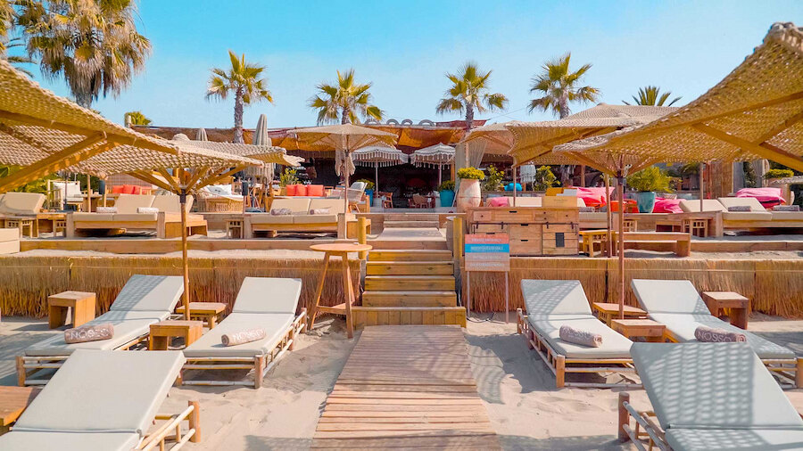 Beach clubs in Marbella East with sun loungers, straw parasols and a relaxed seaside setting at Nosso Beach