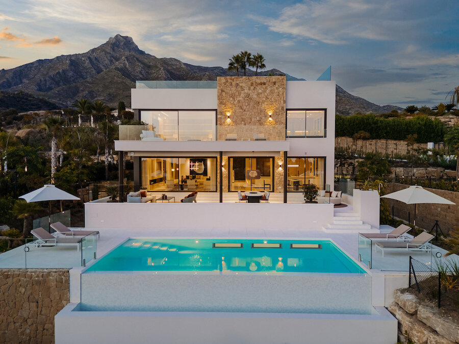 What €10M+ buys in Marbella: contemporary villa with infinity pool, glass terraces and La Concha mountain views