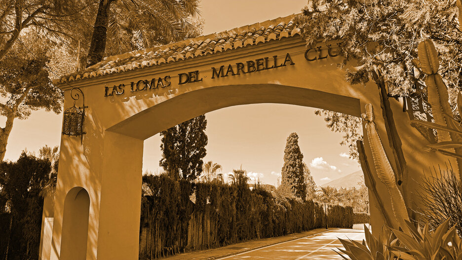 Toegangspoort van Las Lomas del Marbella Club aan de Marbella’s Golden Mile