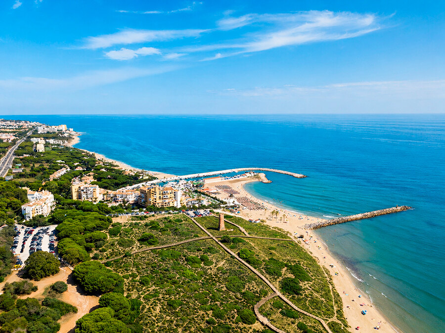 “Little-known corner of Marbella is getting a luxury makeover with several major projects set to reshape the Costa del Sol coastline” (28 May 2026) — Marbella East resort investment, featuring Christopher Clover