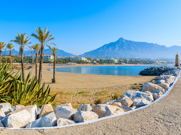 Discover the best beaches in Marbella with beautiful sandy shores, turquoise sea, beachfront landscapes, and breathtaking mountain scenery.