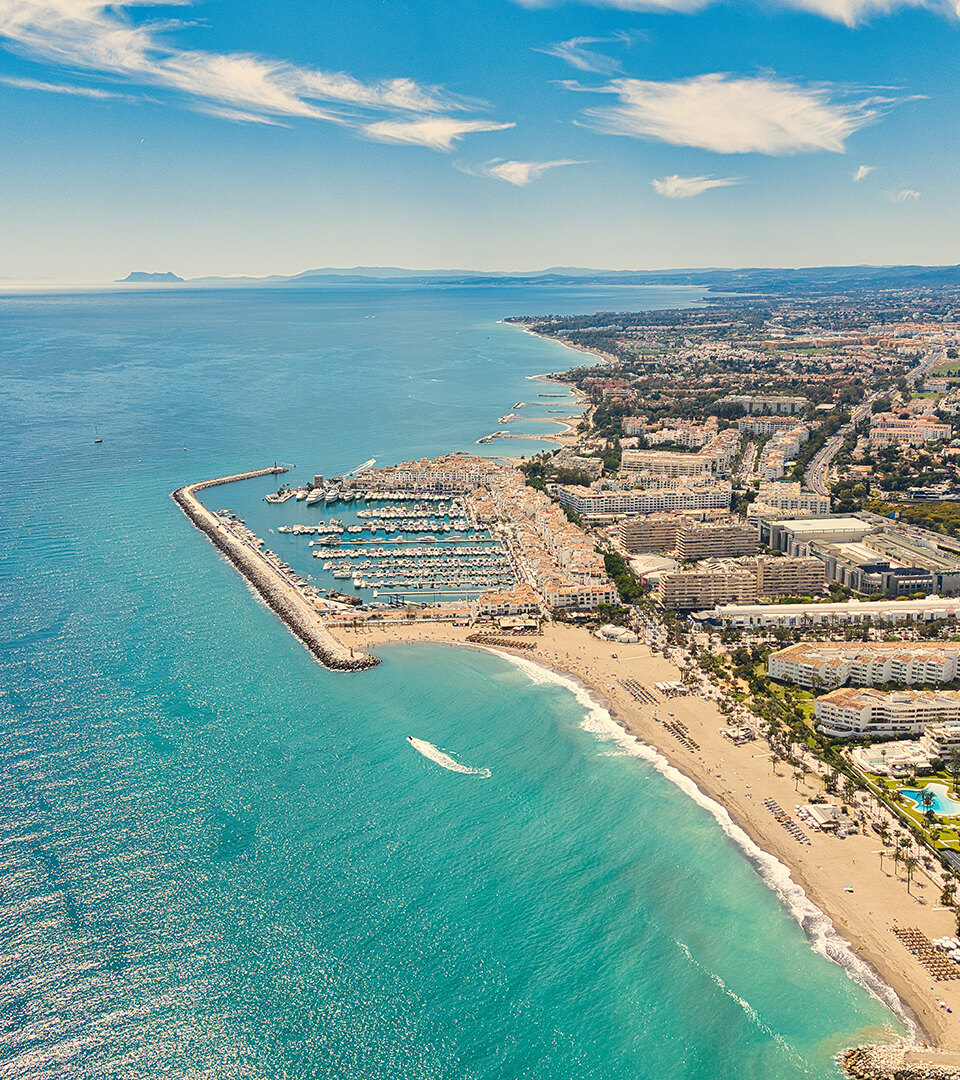 Aerial view of Puerto Banús on the Costa del Sol, featuring its marina, beaches, and Marbella in the background.