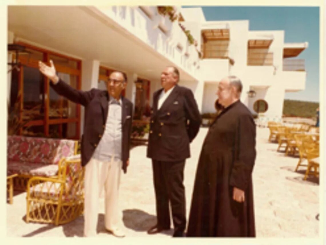 Monsignor Rodrigo Bocanegra with Don José Banús and Don Juan de Borbón, father of the King Juan Carlos