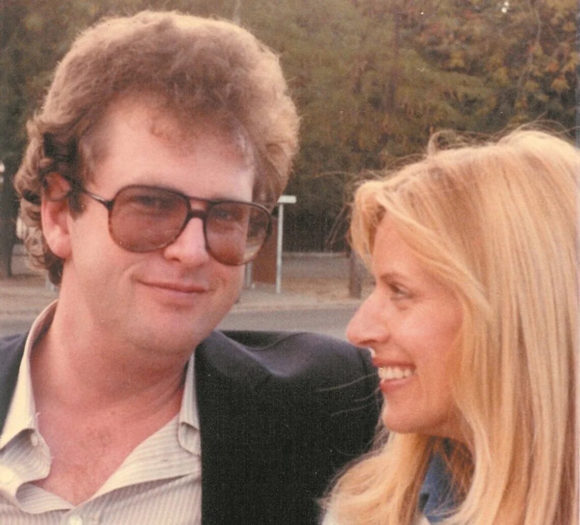 Chris y su primera esposa Kirsten, la madre de Alex y Katinka, 1975.