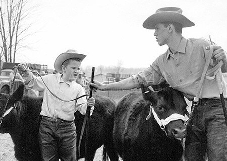 Christopher Clover de niño con su hermano mayor Bill en Virginia.