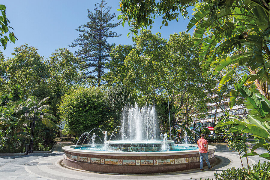 Image of the fountain in Marbella's Alameda Park