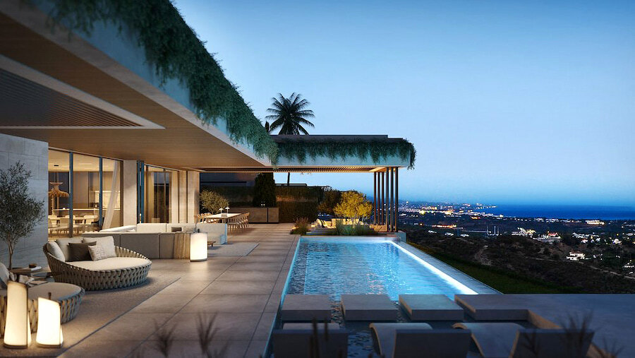 nachhaltiger luxusprojekte. Moderne Luxusvilla in der Abenddämmerung mit beleuchtetem Infinity-Pool, elegantem Loungebereich im Freien und Panoramablick über die Küste und die Lichter der Stadt.