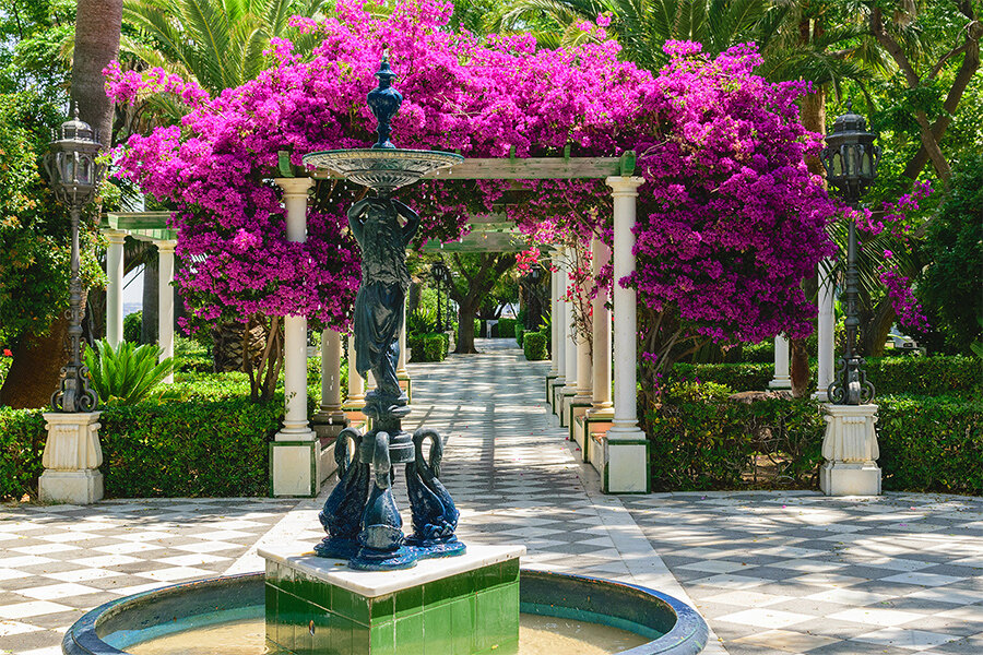 Paseo de la Alameda Apodaca, a beautiful promenade area by the sea