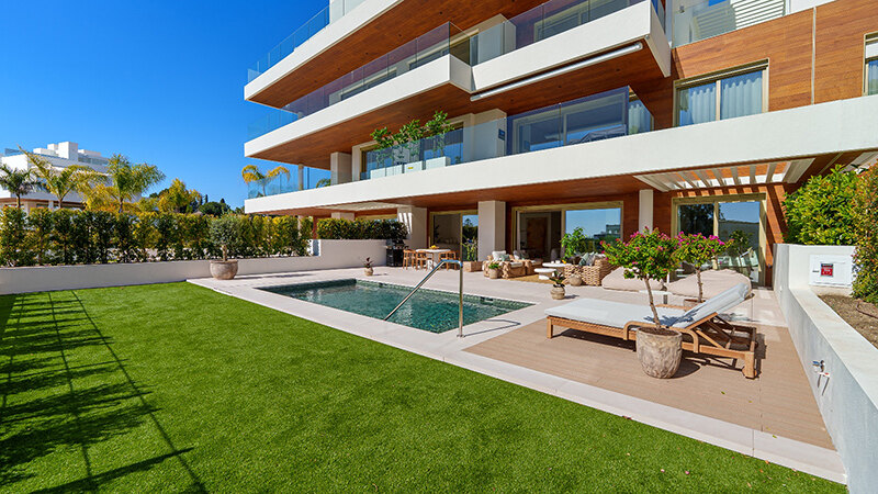 Sea-view villa – properties for rent in Marbella