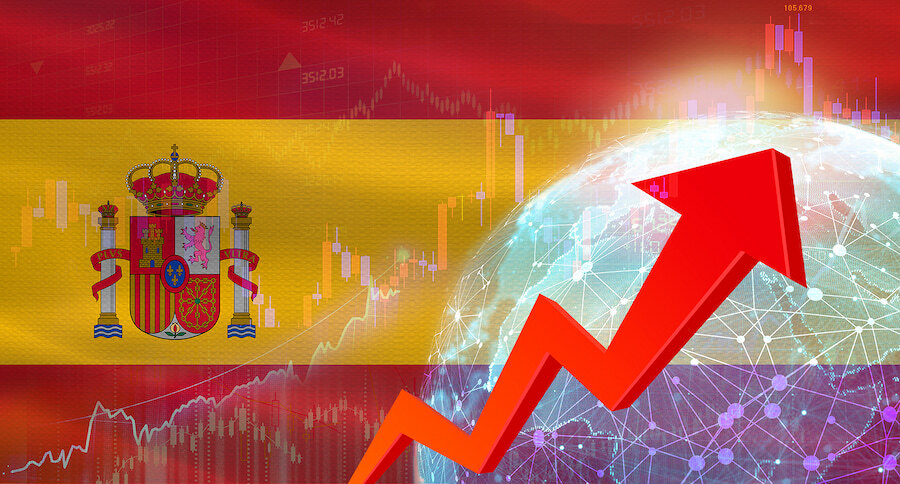 Spaanse vlag met financiële groeigrafieken, een digitale wereldbol en een rode pijl omhoog die de economische groei symboliseert.
