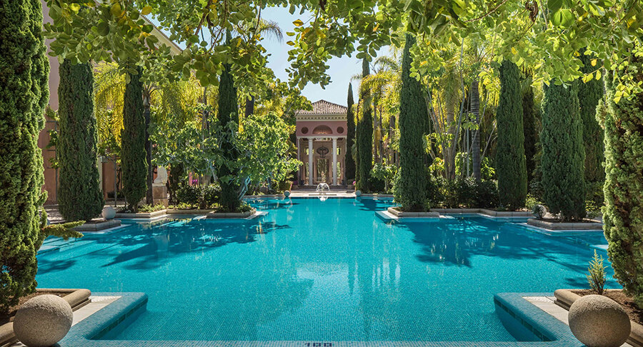 Der Pool im Anantara Villa Padierna Palace.