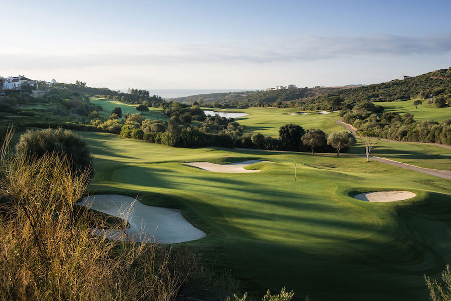 Finca Cortesín golfbaan (Casares, nabij Marbella) met uitzicht op zee