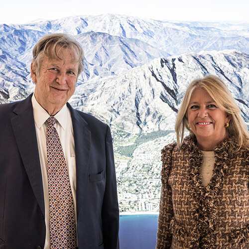 Kantoor in Puente Romano. Christopher Clover en de burgemeester van Marbella, Ángeles Muñoz, 11 december 2020