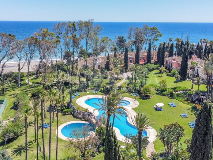 Primera línea de playa, casa con vistas al mar