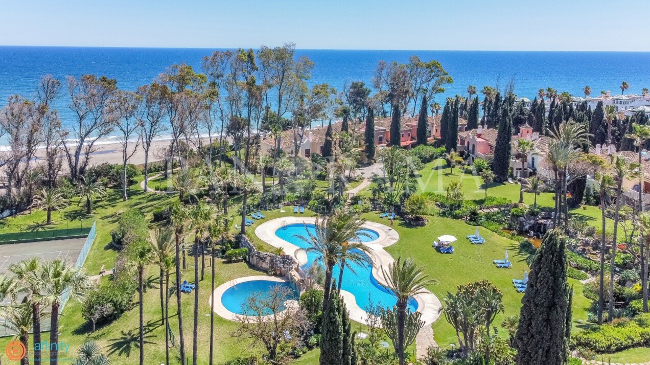 Luxe huis aan het strand met uitzicht op zee aan de New Golden Mile