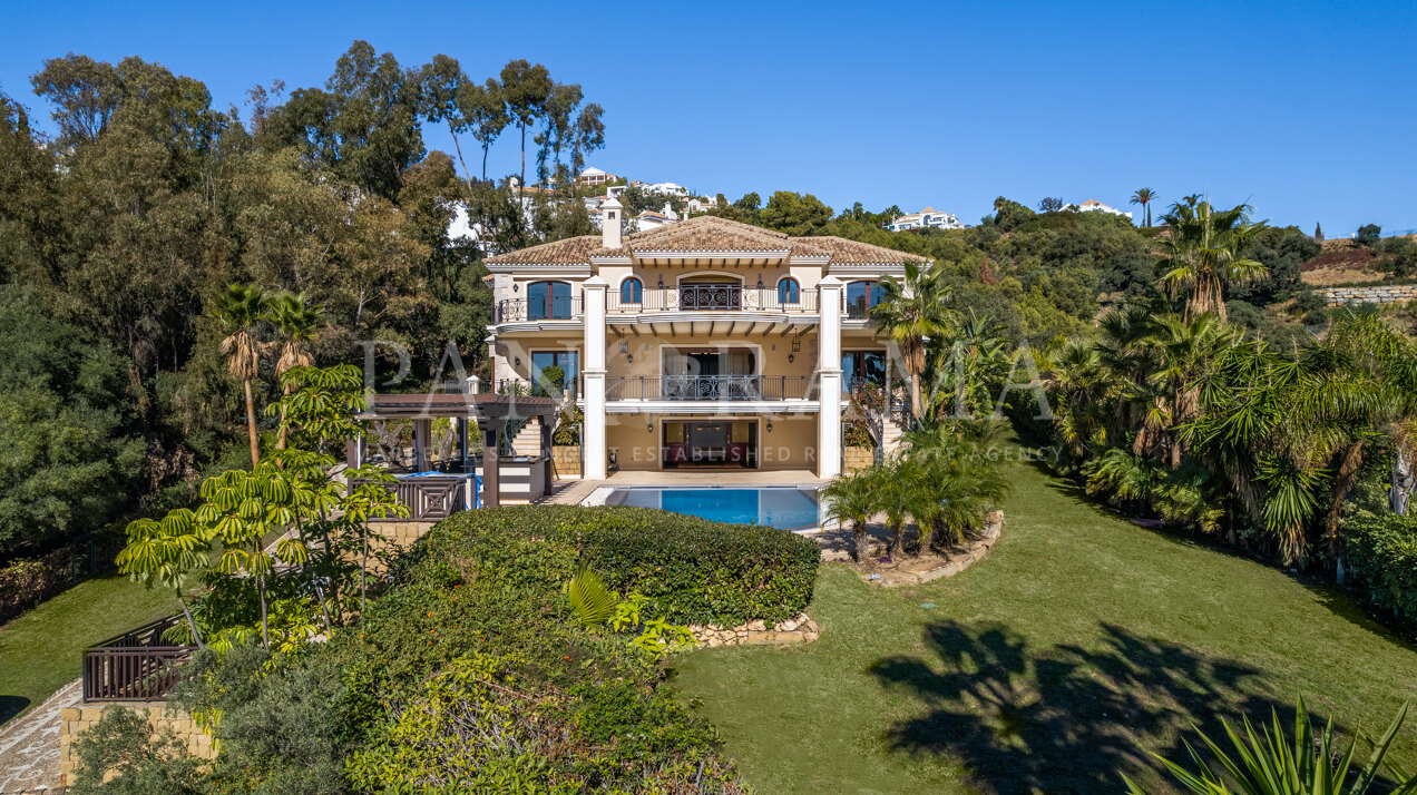 BRANDNEUE VILLA MIT PANORAMABLICK AUF DAS MEER UND DIE BERGE!