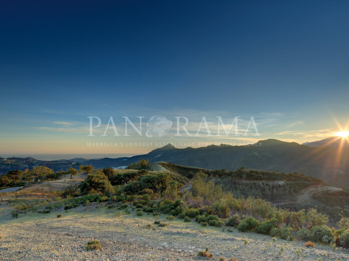 Extensive plot with exceptional views in La Zagaleta