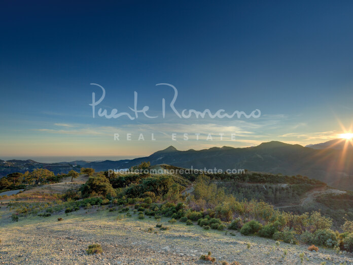 Extensive plot with exceptional views in La Zagaleta