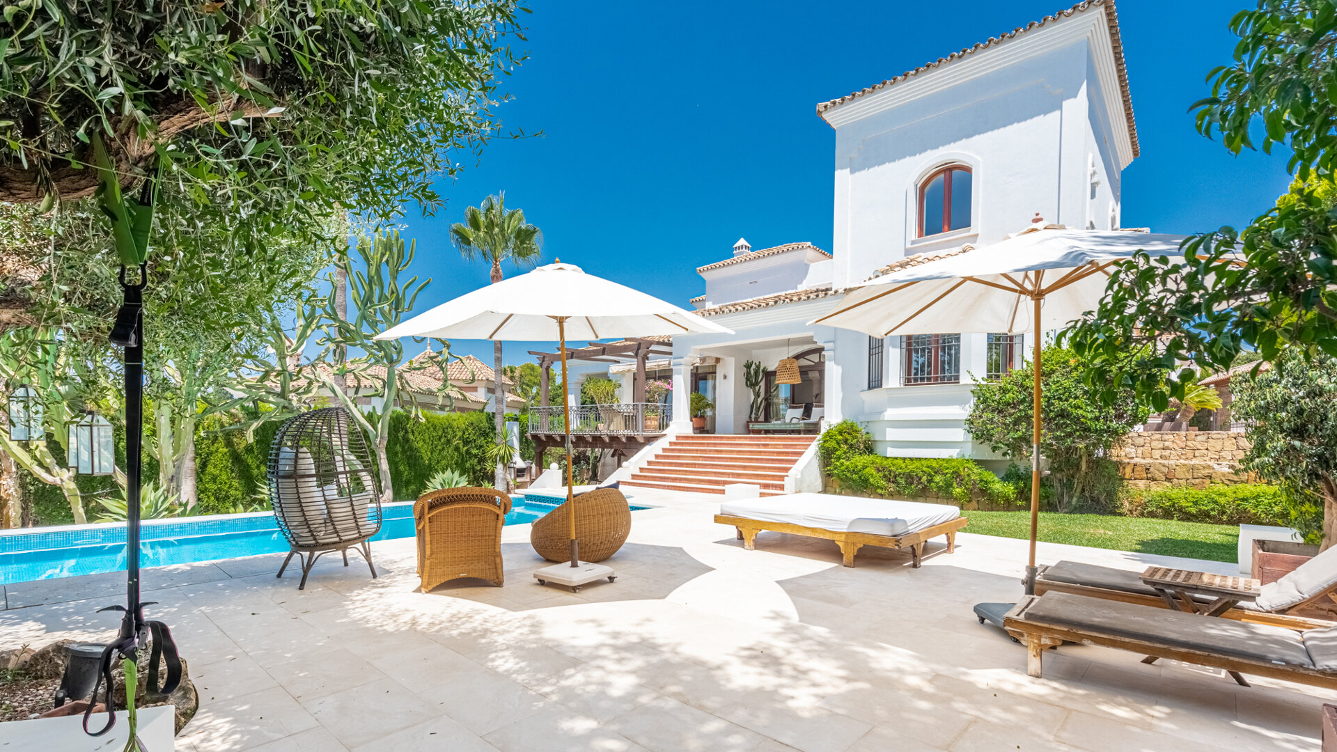 Villa con vistas al mar a solo un paseo de Puerto Banús