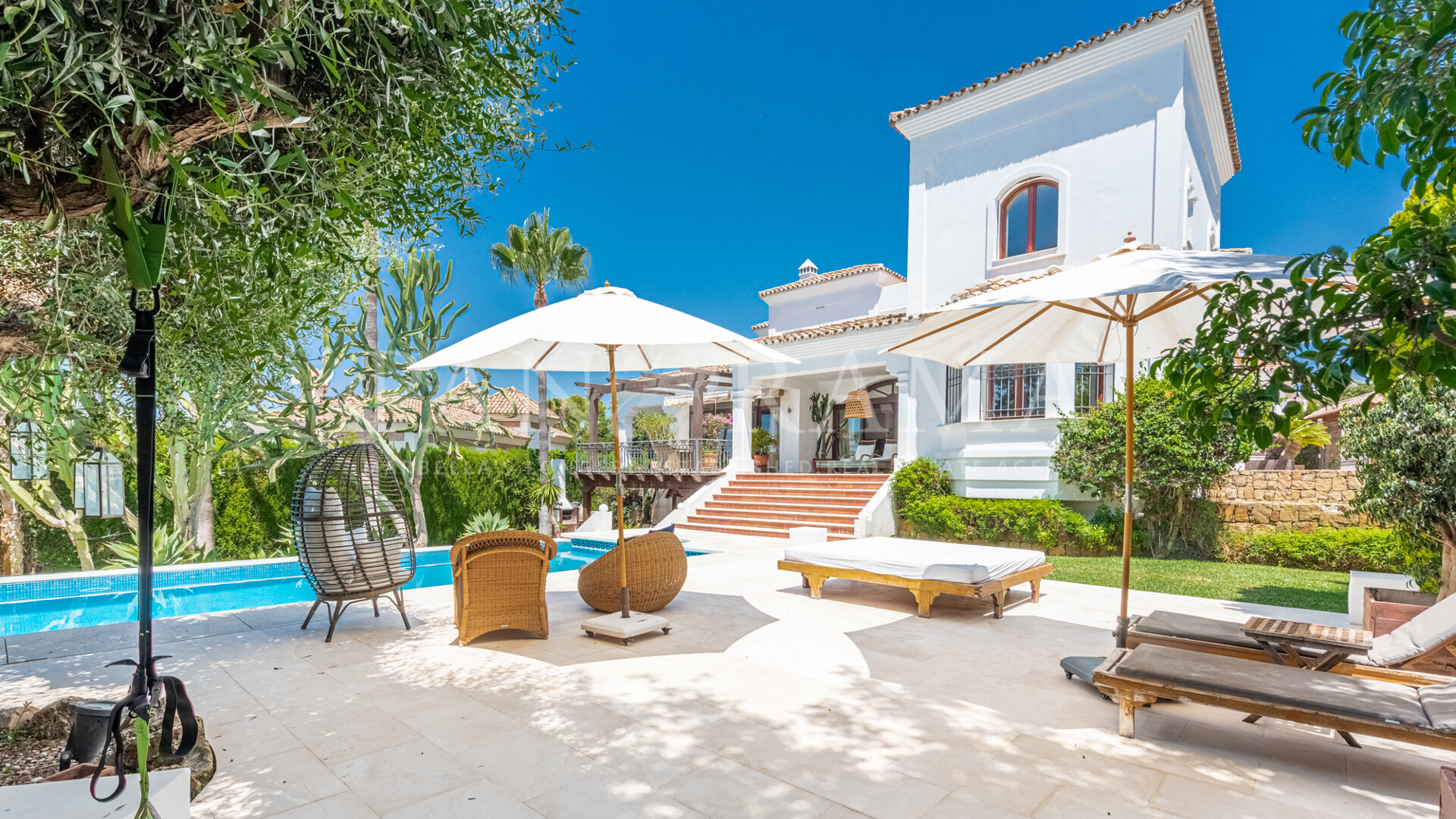 Villa mit Meerblick, nur einen Spaziergang entfernt von Puerto Banús