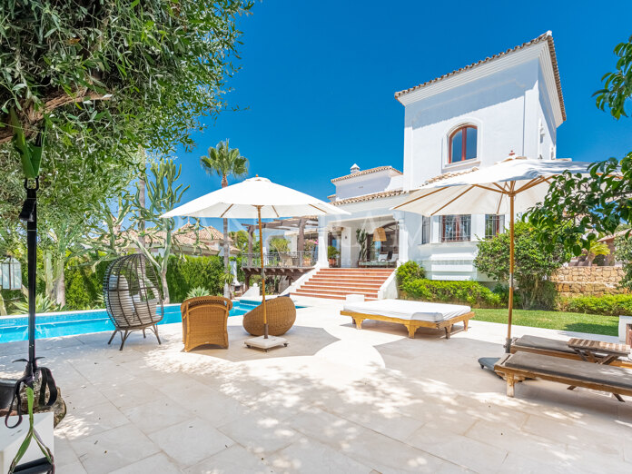 Villa con vistas al mar a solo un paseo de Puerto Banús