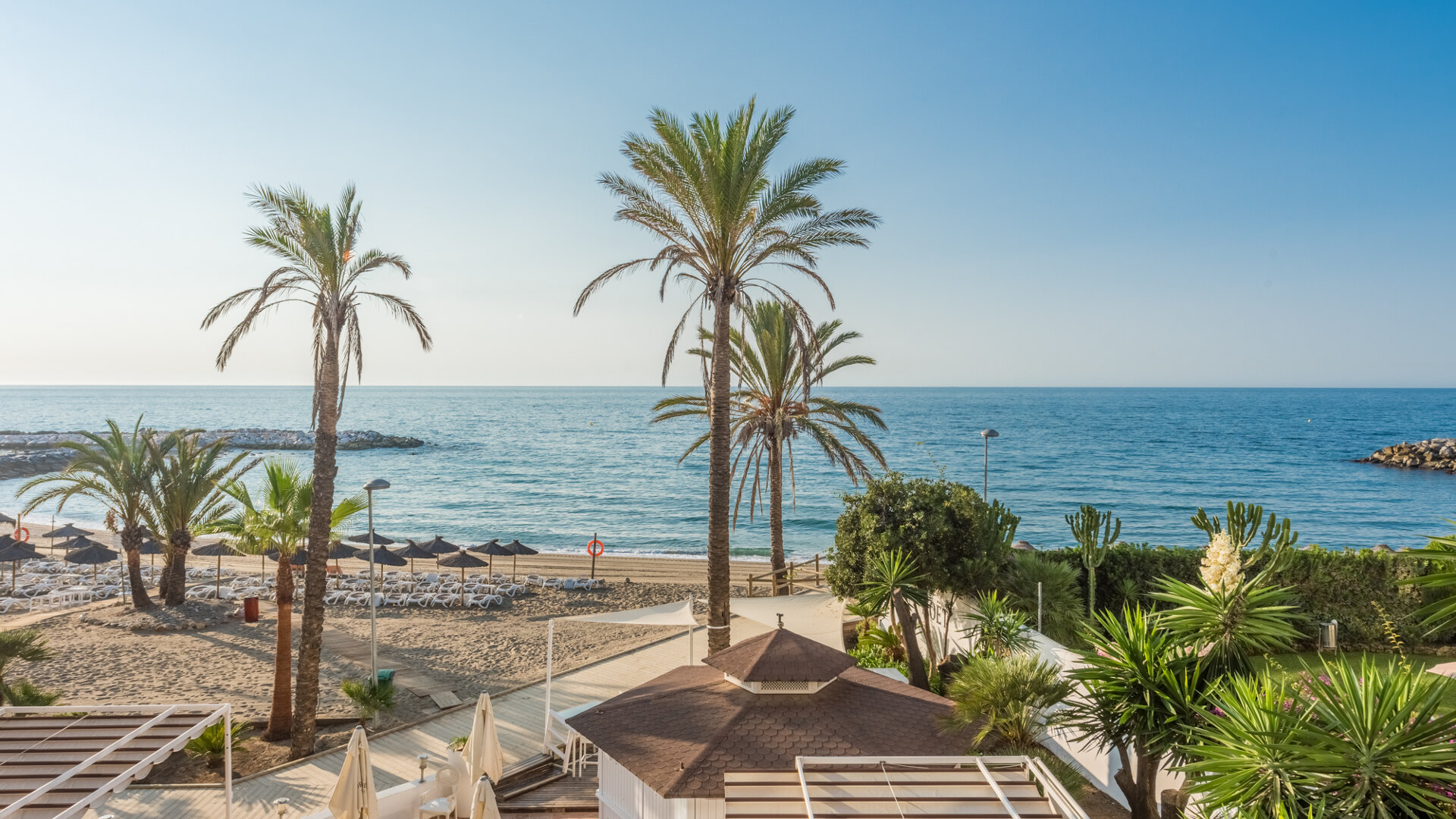 Spacious beachfront apartment in Guadalpín Banús