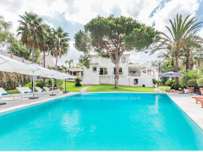 Elegante villa en Río Real Golf, Marbella – Ideal para el entretenimiento y la vida familiar