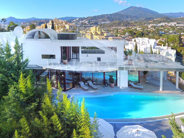 Villa de style contemporain avec vue imprenable à Las Brisas, Nueva Andalucía