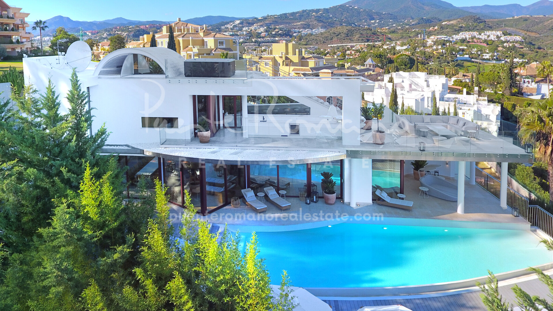 Contemporary-style villa in Las Brisas