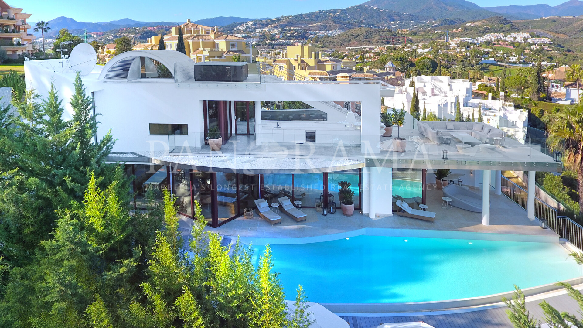 Contemporary-style villa in Las Brisas