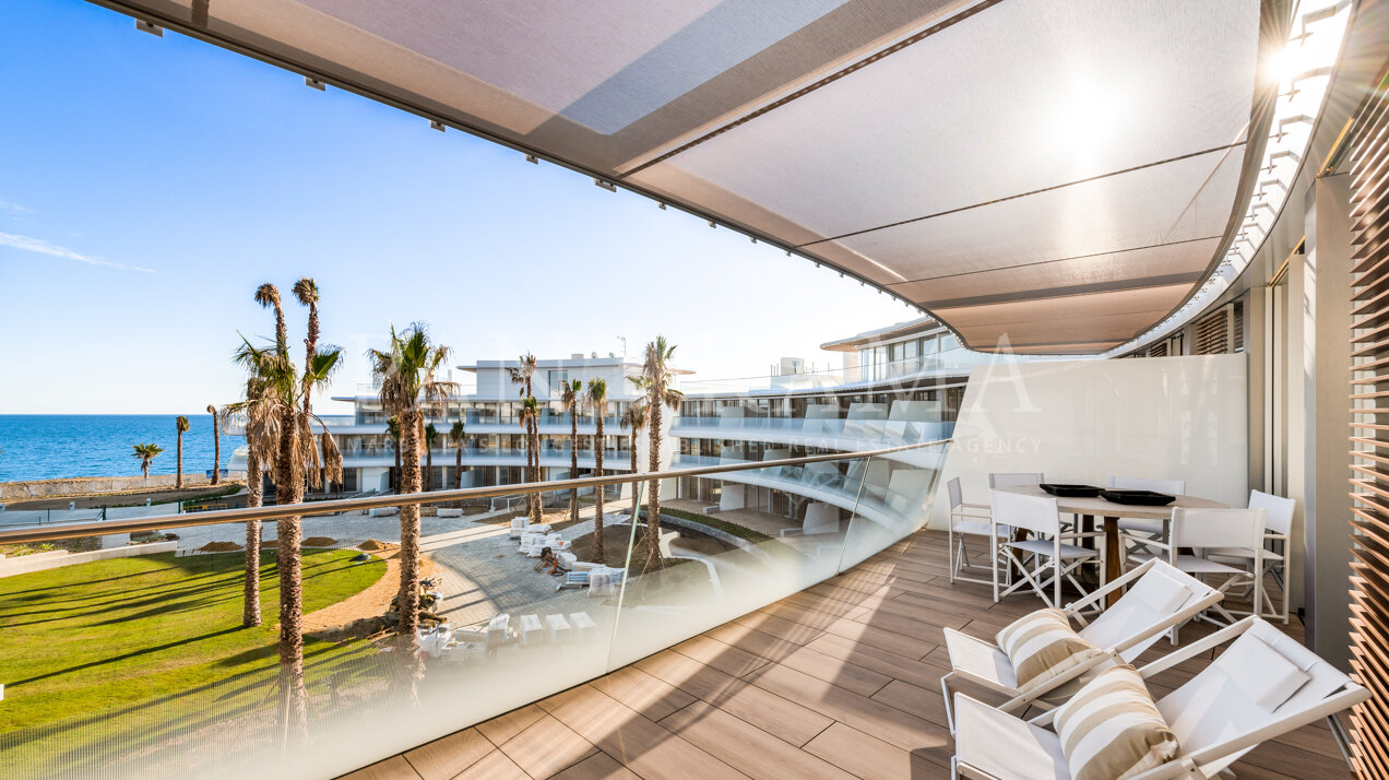 Beach front brand-new modern apartment in Estepona