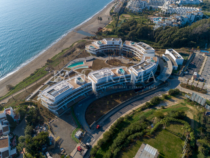 Appartement contemporain au bord de la plage à Estepona