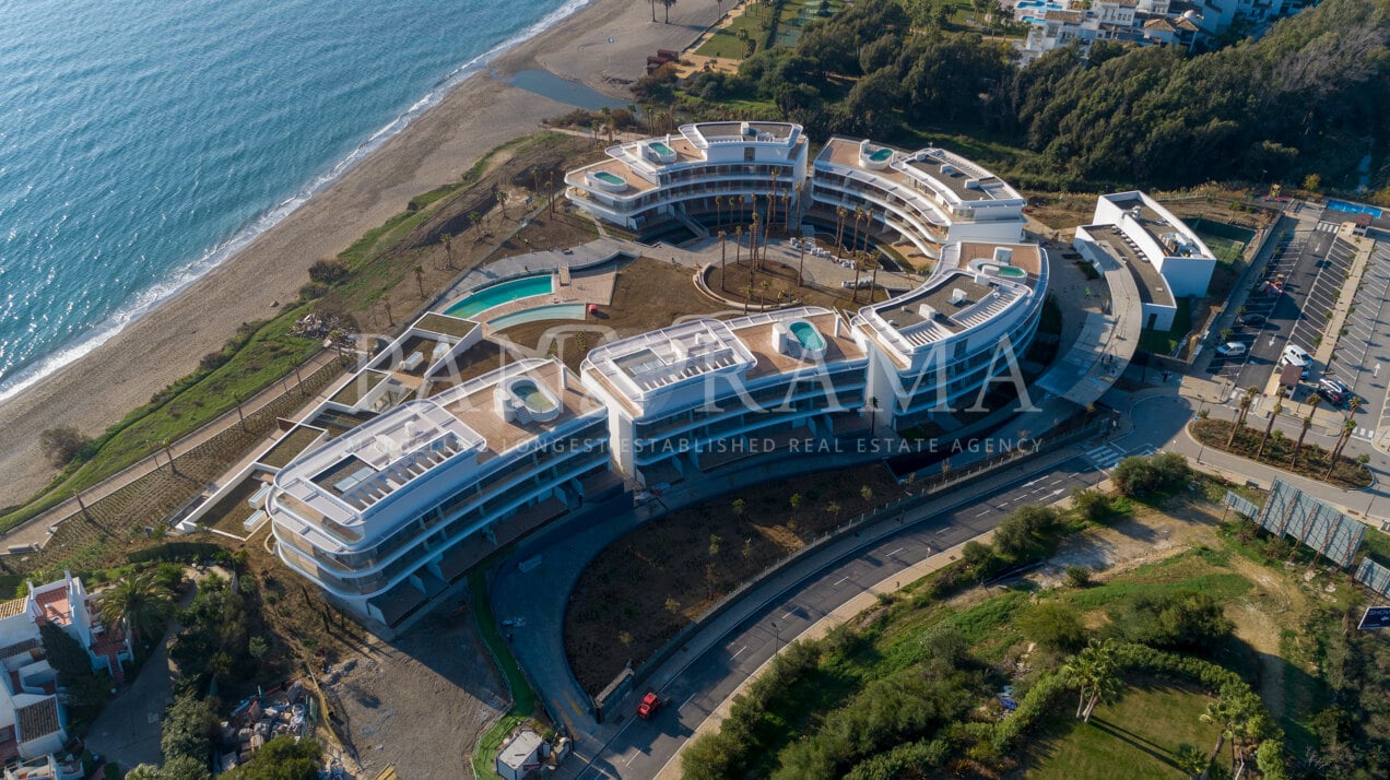 Zeitgenössisches Apartment in erster Strandlinie in Estepona