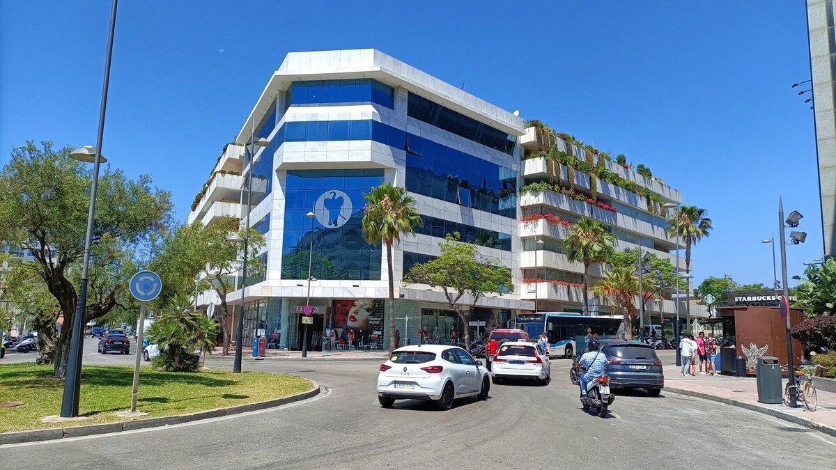 Oficina en pleno centro de Puerto Banús