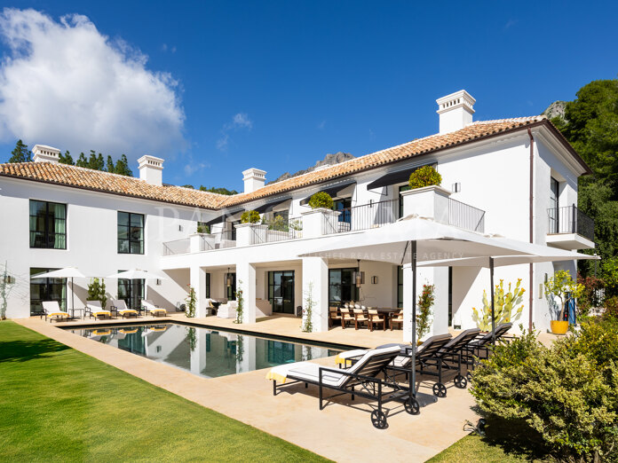 Élégante demeure dans la communauté fermée la plus prisée de Cascada de Camoján