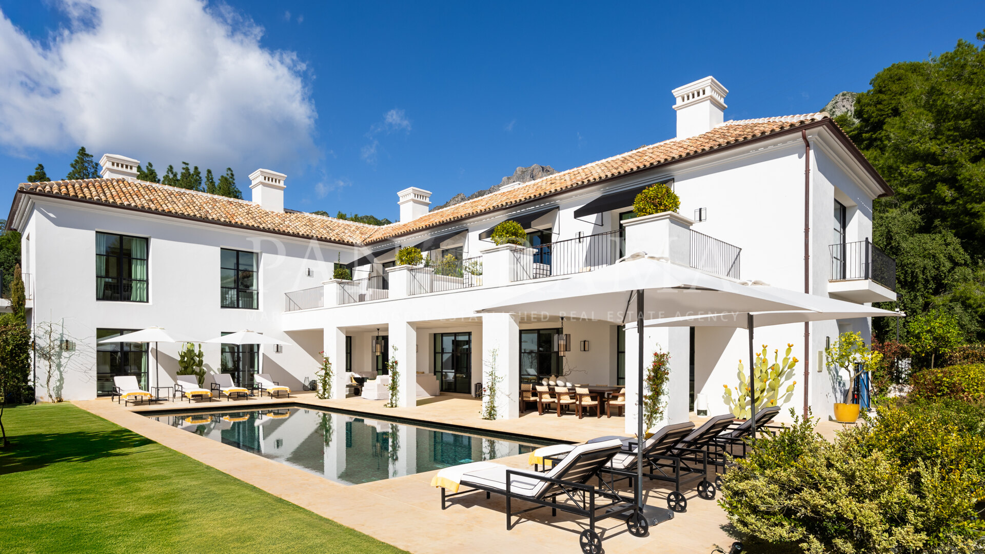 Élégante demeure dans la communauté fermée la plus prisée de Cascada de Camoján