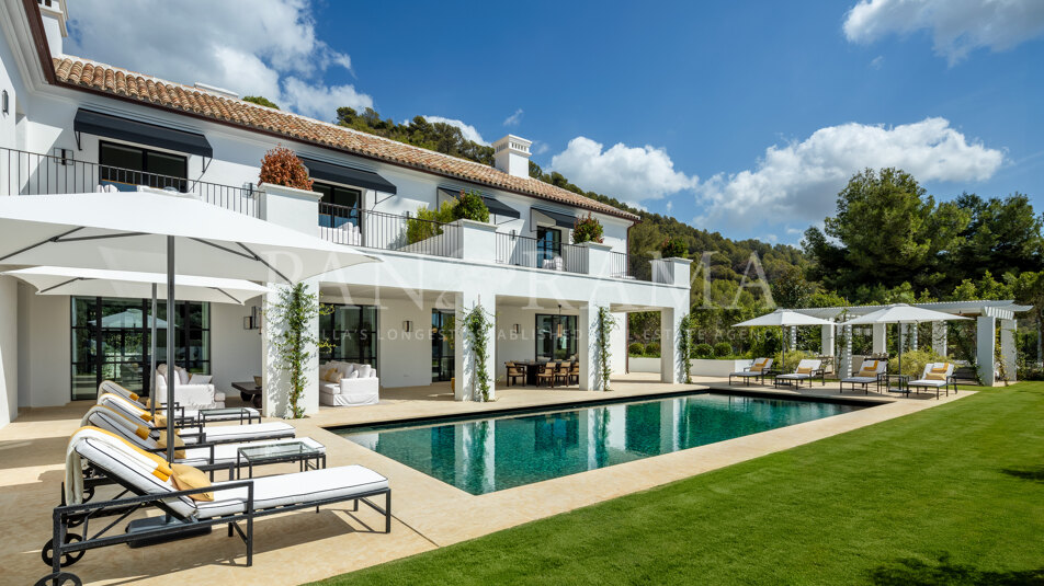 Manoir de style classique élégant dans la communauté fermée la plus recherchée