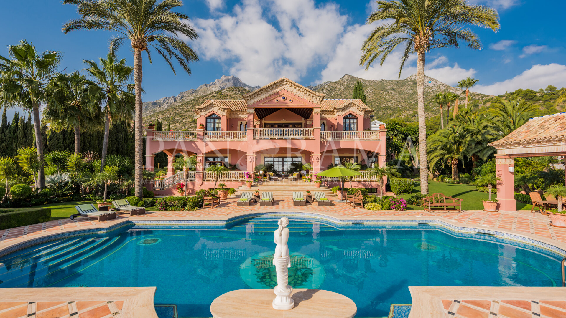 Außergewöhnliche Villa mit atemberaubendem Meerblick in Sierra Blanca