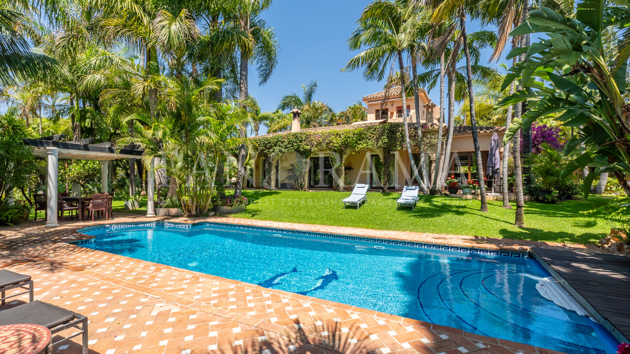 Mediterranean estate set within a private tropical oasis on a plot of over 8,000 m² near Puerto Banús