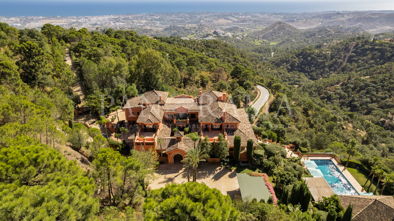 Stunning villa op groot perceel met uitzicht op zee in La Zagaleta