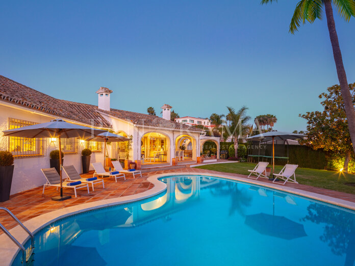 Family home with sea views and mature garden in El Rosario, Marbella east