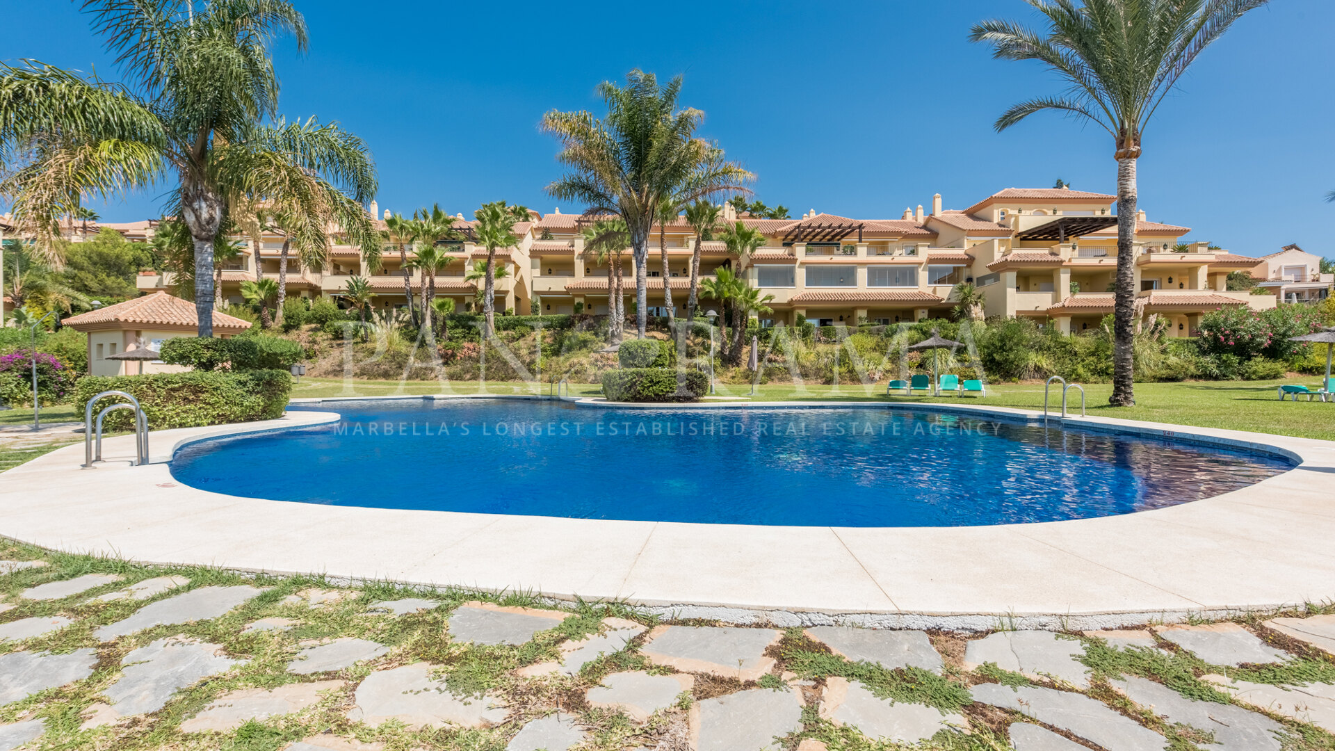 Appartement d’angle en rez-de-chaussée avec jardin privatif et jolies vues sur la mer à Cumbres del Rodeo