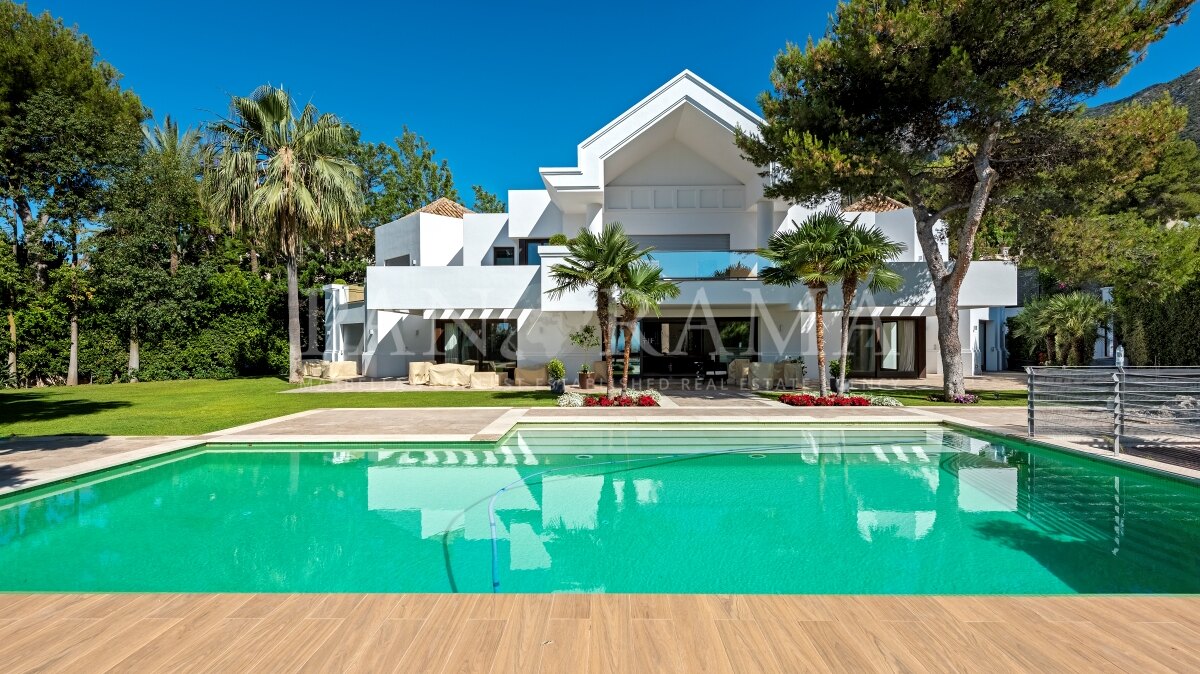 Villa contemporánea en el prestigioso complejo de Sierra Blanca