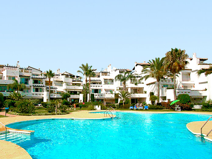 Beachfront apartment in a gated community in Costalita, Estepona East