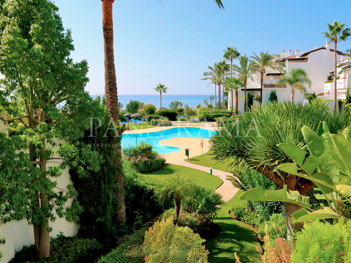Beachfront apartment in a gated community in Costalita, Estepona East