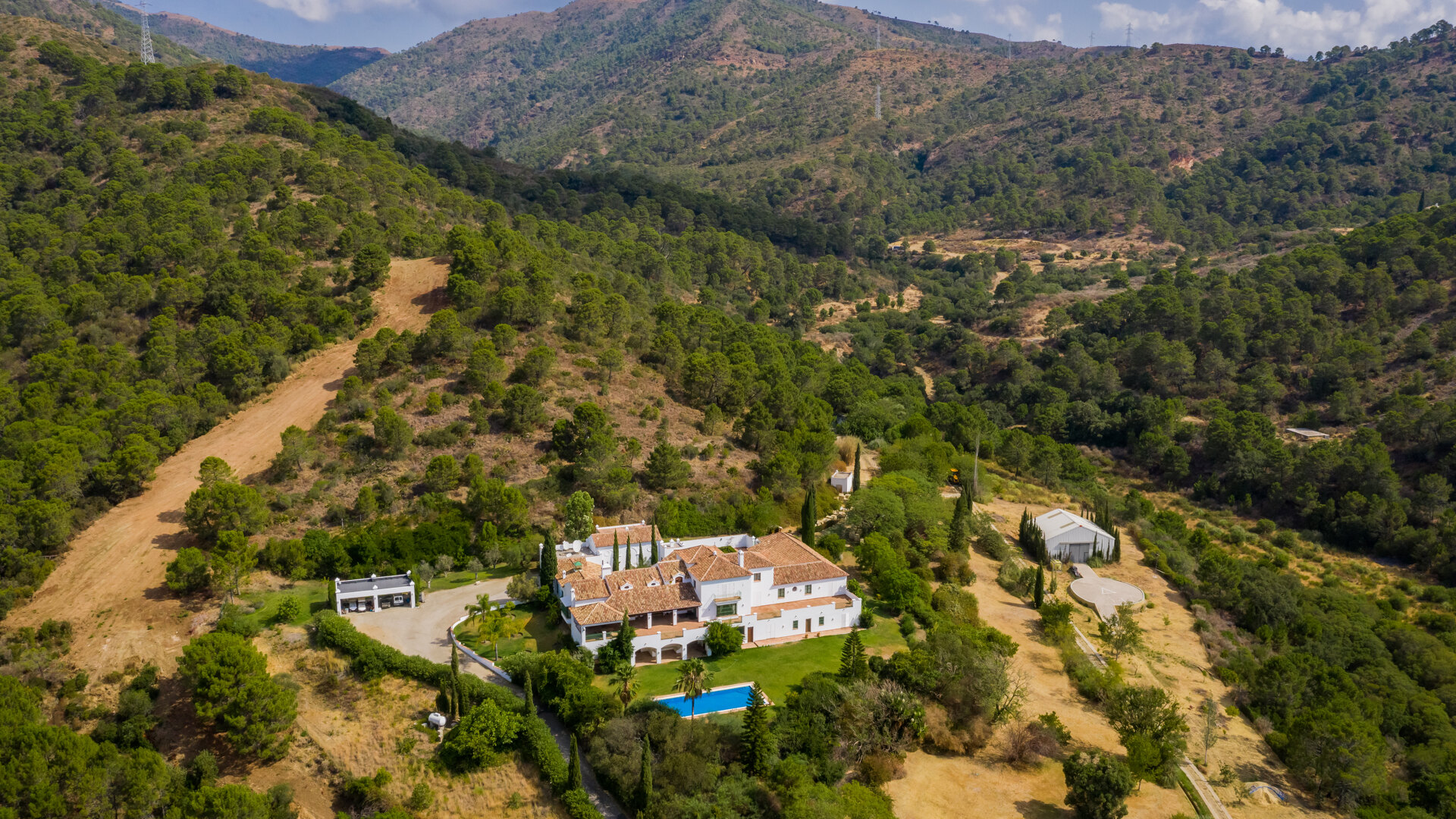 Country estate in El Velerín next to Estepona