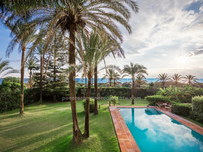 Beachfront villa in La Reserva de Los Monteros