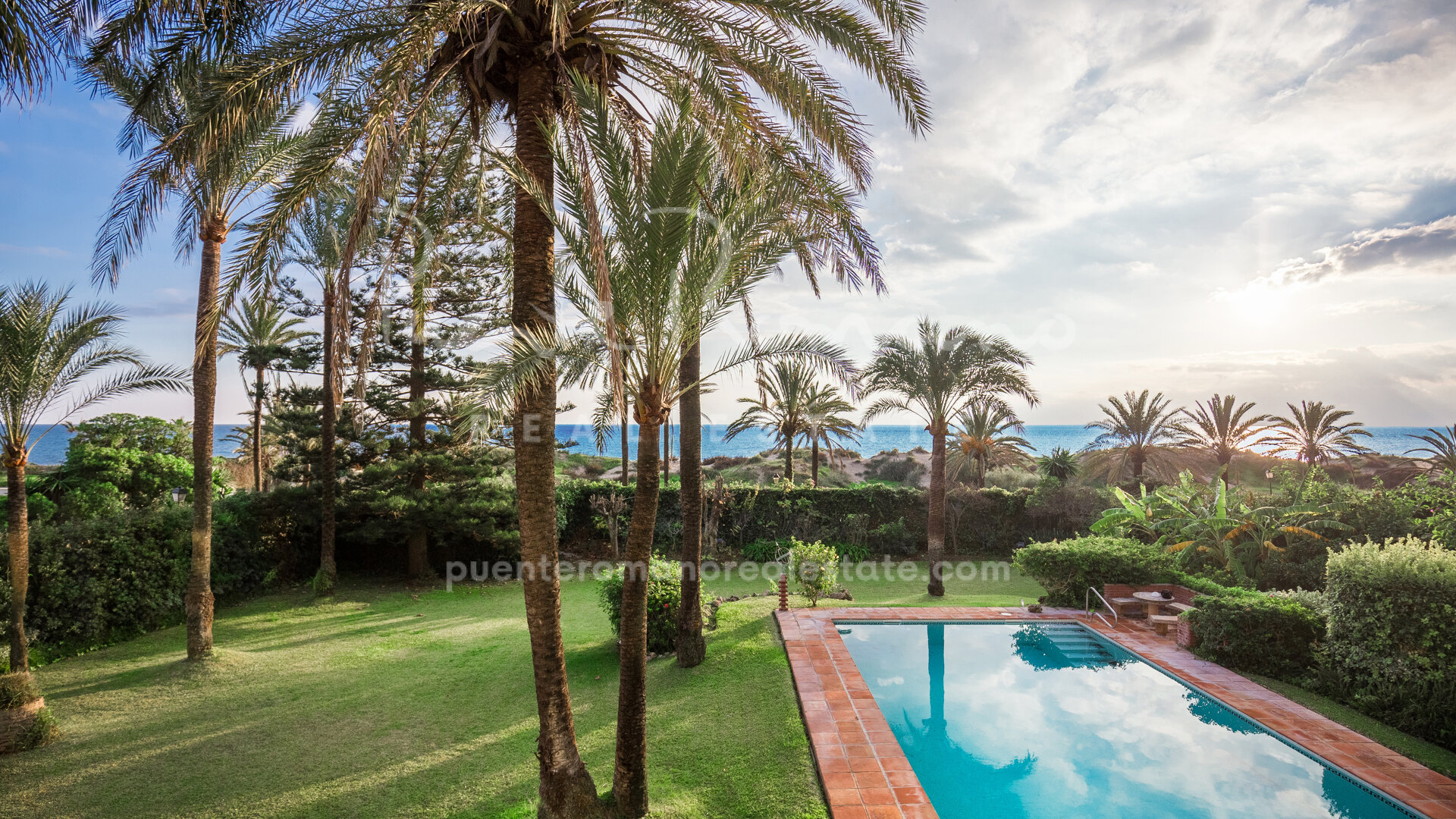 Villa en primera línea de playa en La Reserva de Los Monteros