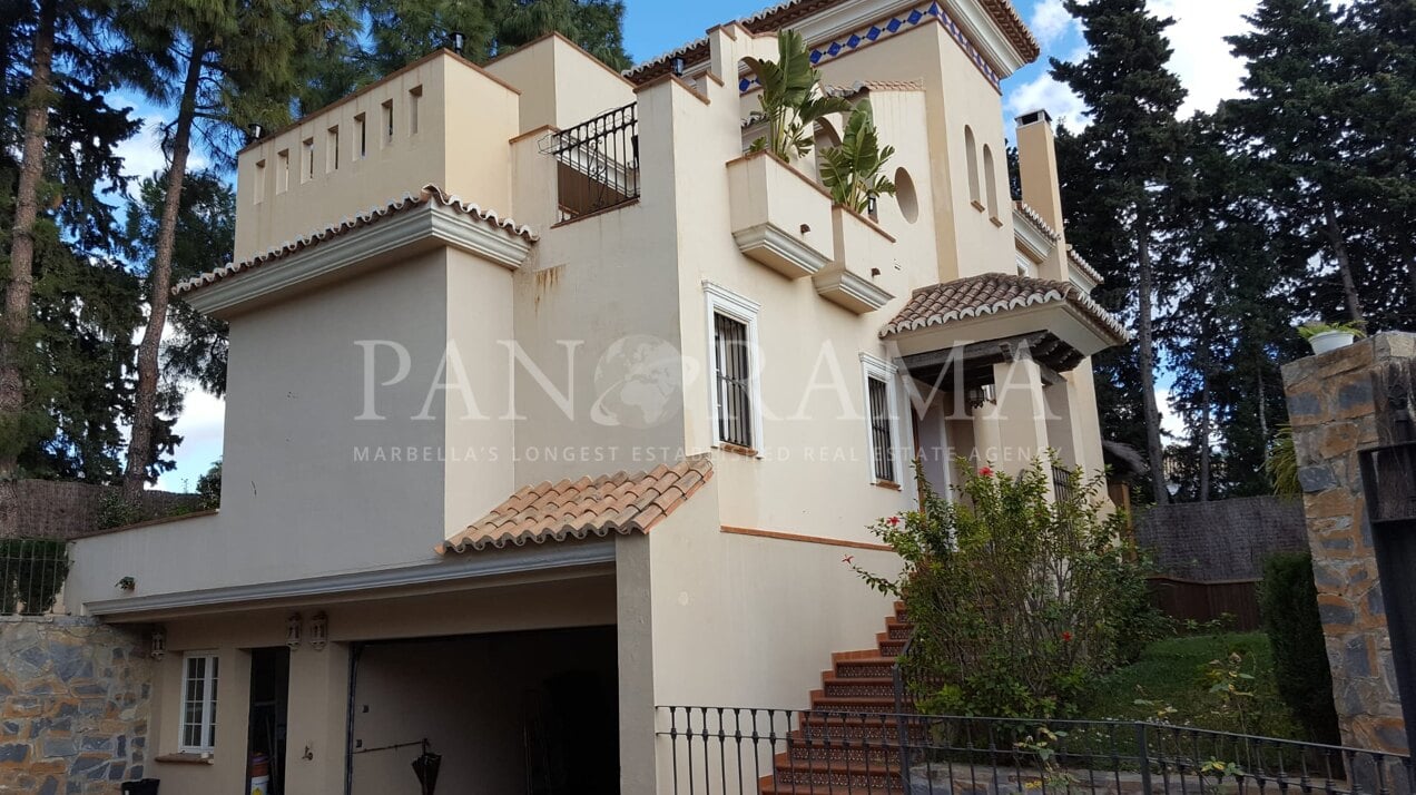 Spacious villa in an unbeatable location in Marbella centre